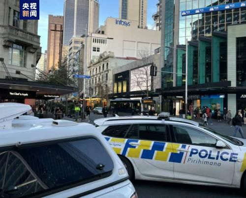 日本老师掀裙子打屁股网