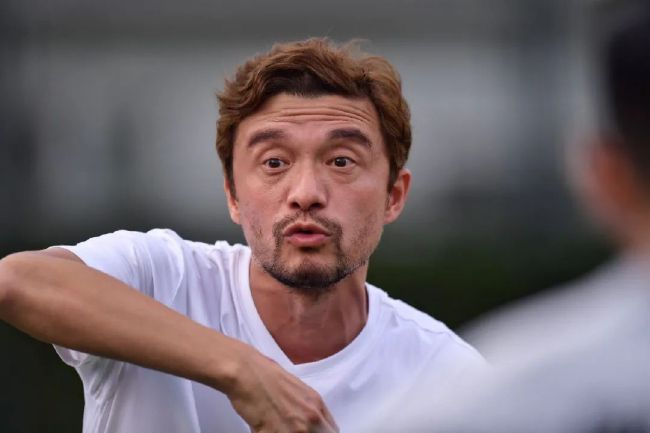 扯开纲手的乳罩揉大胸的视频