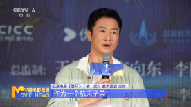 女朋友的红色胸罩